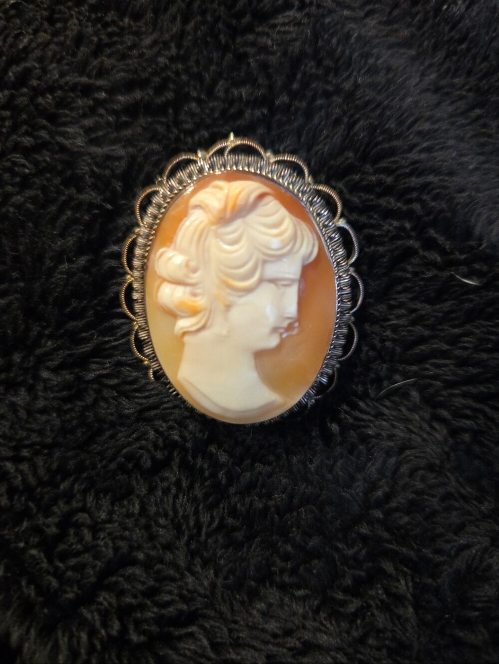 Classic Cameo Profile Brooch/pendant - Cream on Peach Shell